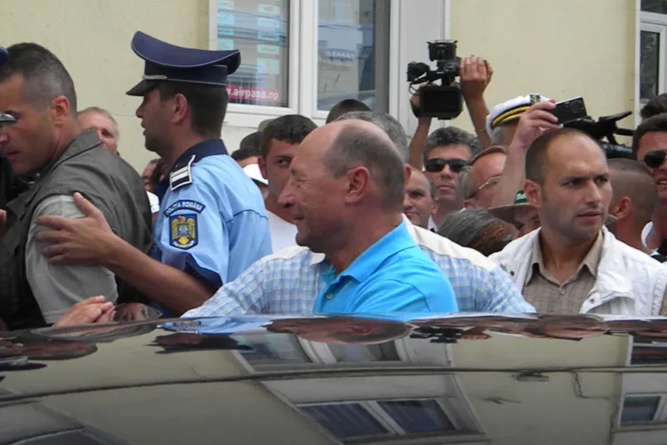 Băsescu la Cluj: Românii nu-şi vor da preşedintele pentru puşcăriabilii din USL VIDEO