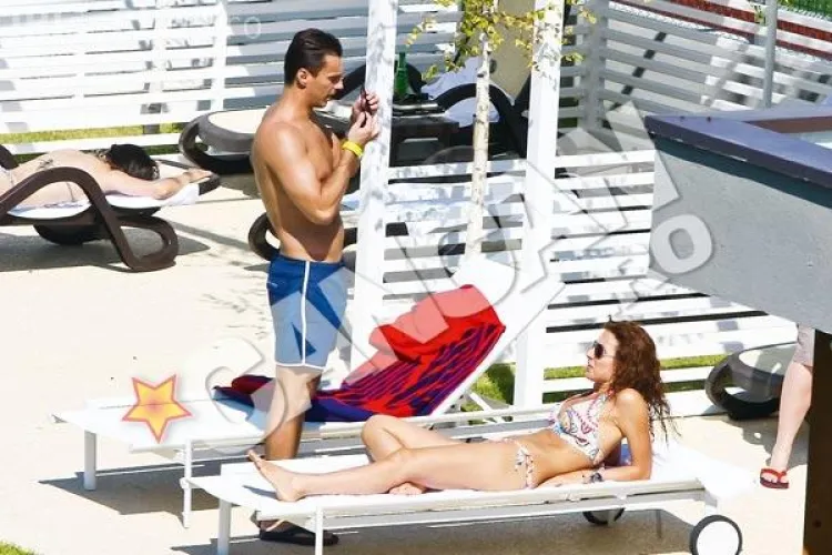 Primele fotografii cu Mircea Badea şi Carmen Brumă, la piscină 