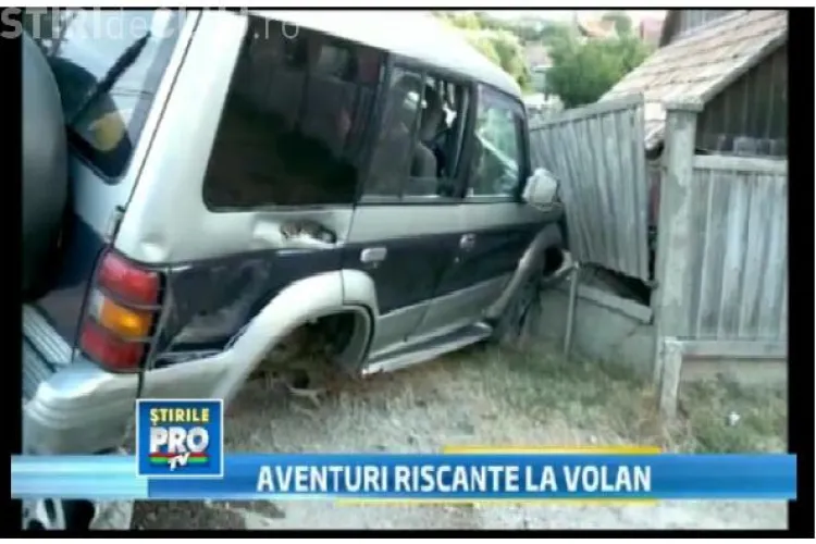 Accident în localitatea Feleacu. Un șofer a rămas suspendat pe banca unui localnic