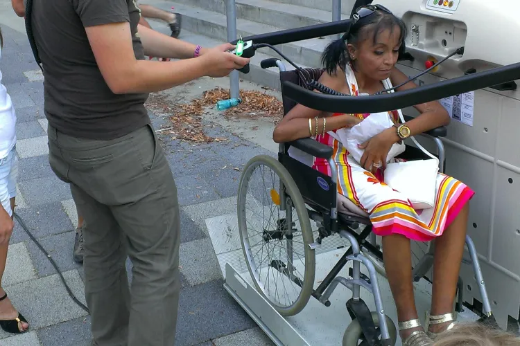 Persoane în scaun cu rotile, UMILITE în ultimul hal la concertul Roxette FOTO