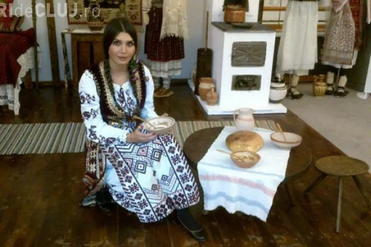 Elena Băsescu în straie populare la nunta ei