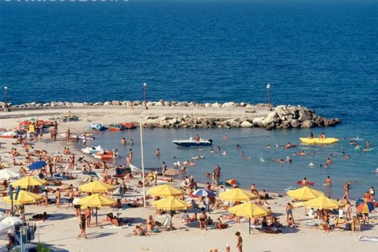 Românii aleg vacanța în țară în ciuda serviciile proaste. 40% merg cu 1000 de lei în buzunar