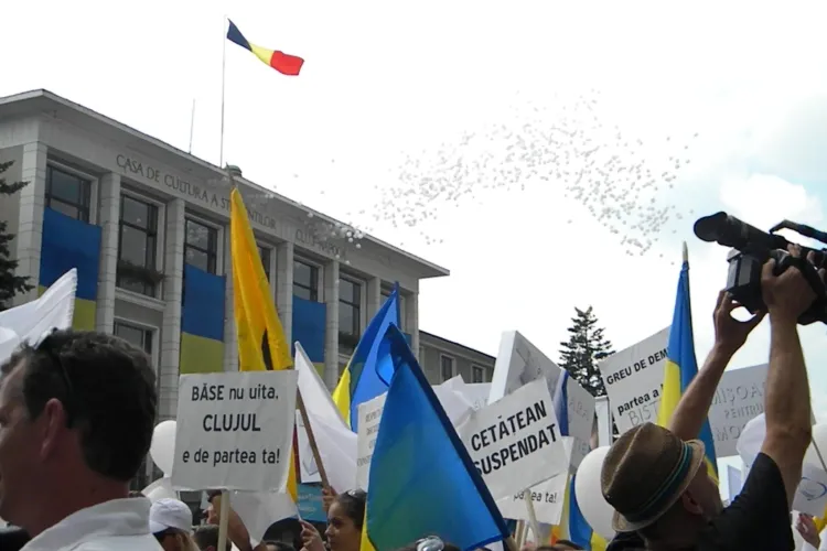 Sute de baloane au zburat deasupra Clujului la sfârşitul mitingului FOTO