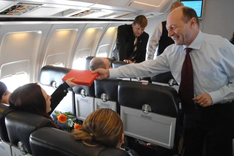 Traian Băsescu vine la Cluj cu un charter închiriat de la Tarom - EXCLUSIV