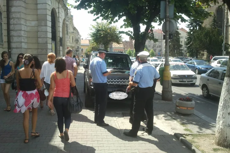 Pițipoancă revoltată că a fost amendată după ce și-a parcat JEEP -ul pe trotuar: Fac și eu aprovizionarea VIDEO