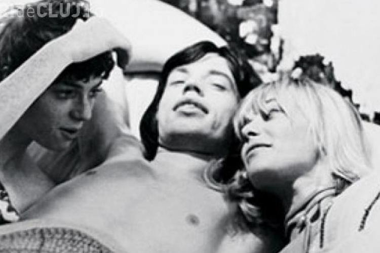 Solistul trupei The Rolling Stones, Mick Jagger spune că i-au trecut prin pat peste 4.000 de femei şi un bărbat