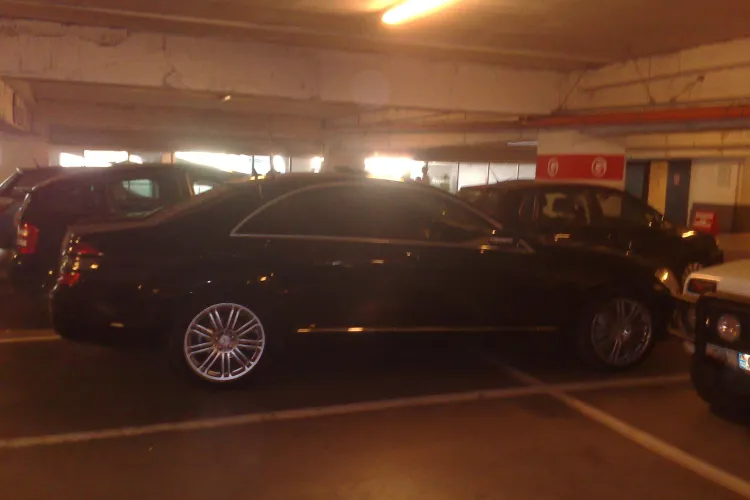 Cum parchează șmecherii la Auchan FOTO