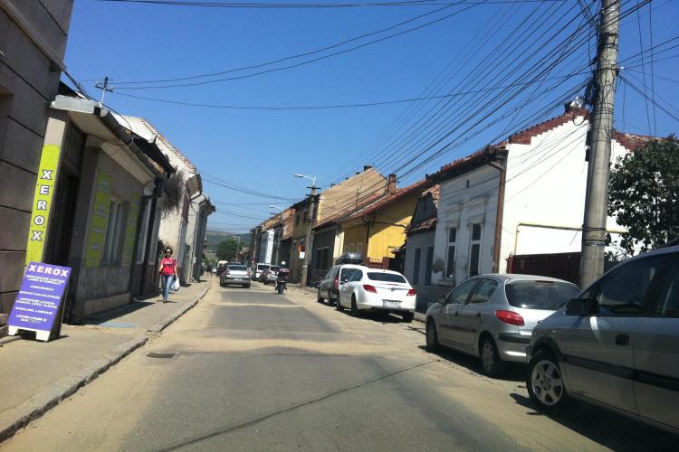 Strada Petofi Şandor, SPARTĂ la doar un an de asflatare ŞTIREA CITITORULUI