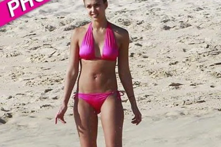 Topul vedetelor care arată cel mai bine în costum de baie. Vezi cine sunt acestea FOTO