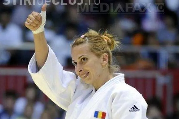JO 2012: Alina Dumitru s-a calificat în sferturi la categoria 48 de kilograme