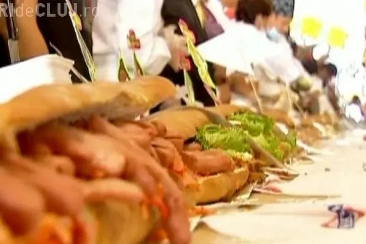 RECORD: Cel mai mare sendviş are 53 de metri şi 700 de kilograme