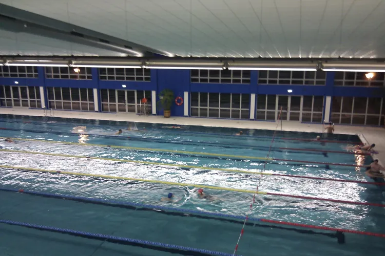 Bazinul UBB din Parcul Babeș, deschis numai angajaților între anumite ore. E CORECT?