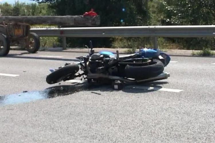 Accident la Cuzdrioara. Doi motocicliști au fost raniți VIDEO