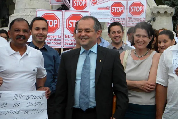 Miting pentru susţinerea lui Băsescu, la Cluj. A fost prezent şi Boc! FOTO VIDEO