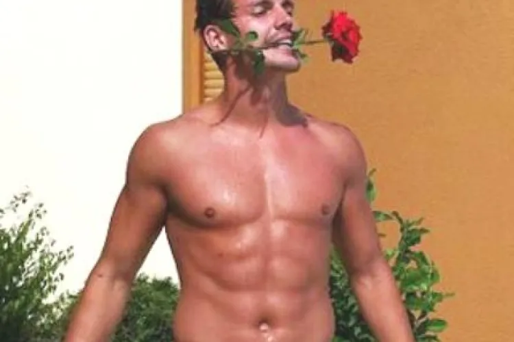 Un fost concurent la "Burlacul" şi-a făcut PRAF admiratoarele: "Băi obositelor care nu aveţi loc de mine? hai sictir în p**a mea"