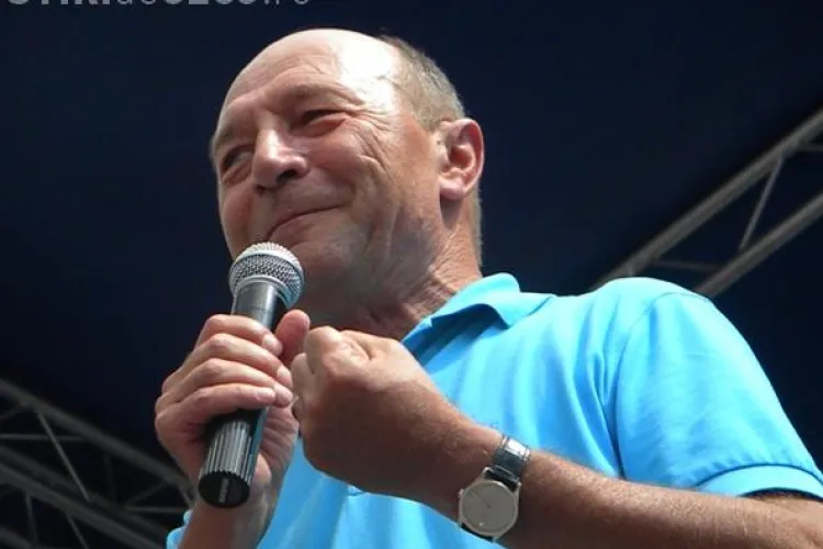 Băsescu pe Facebook: "Nu mergeţi la vot. Numai aşa serviţi România" VIDEO