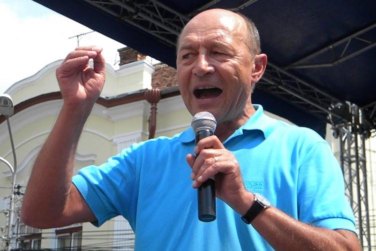 Băsescu: Aș fi un laș să demisionez