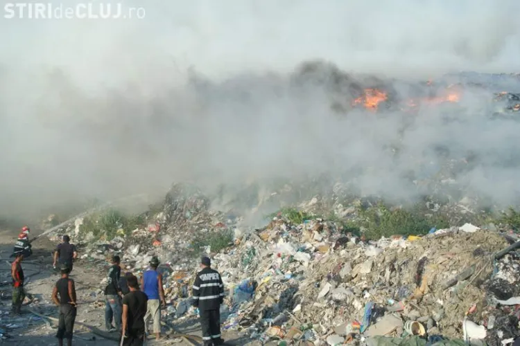 IMAGINI cu incendiul de la Pata Rât în care a ARS un depozit de materiale reciclabile! VIDEO 