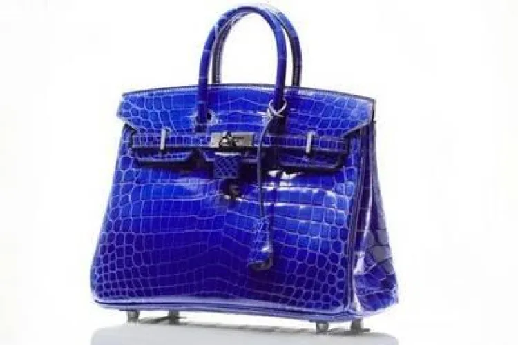 Poşeta care s-a vândut cu peste 60.000 euro la Monaco. Vezi cum arată!