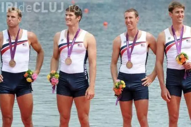 Cu penisul în erecţie şi cu medalia de bronz la gât. Vezi despre cine este vorba FOTO