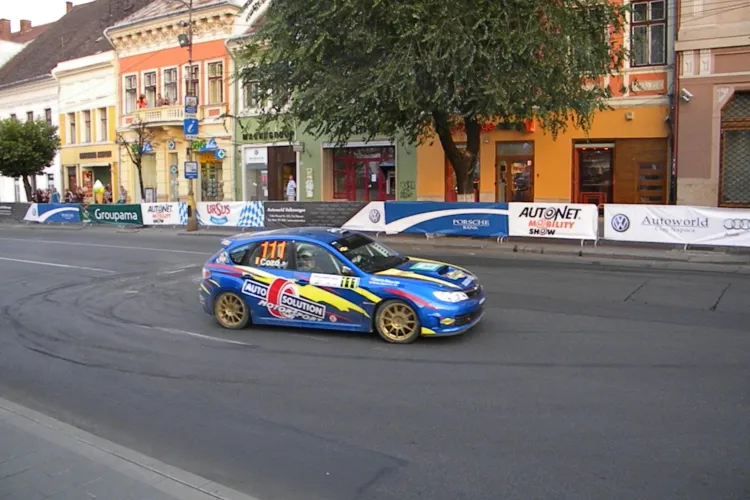 Derapajele controlate pe un simulator, sâmbătă, în Piața Unirii. Înscrie-te AICI