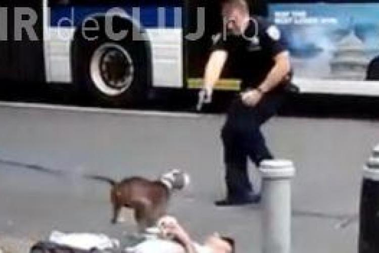  Imagini ŞOCANTE: Un câine, ÎMPUŞCAT de un poliţist în timp ce-şi apăra stăpânul leşinat VIDEO 