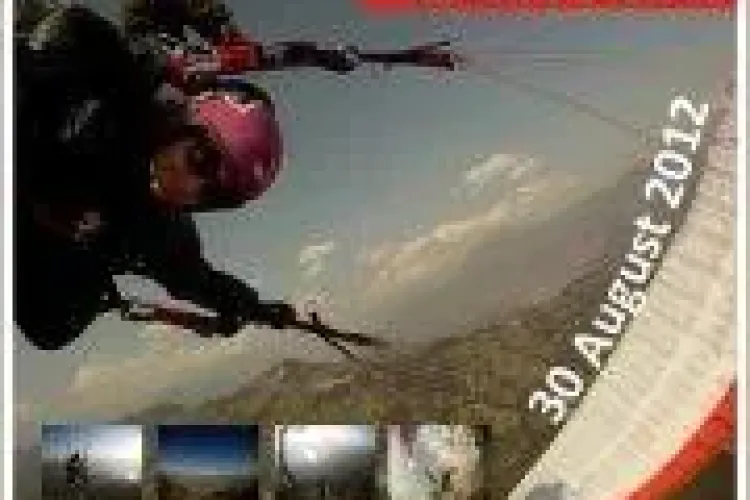 Premieră mondială la Aerodromul din Dezmir: Salt din avion cu parașuta și din parașută în parapantă!