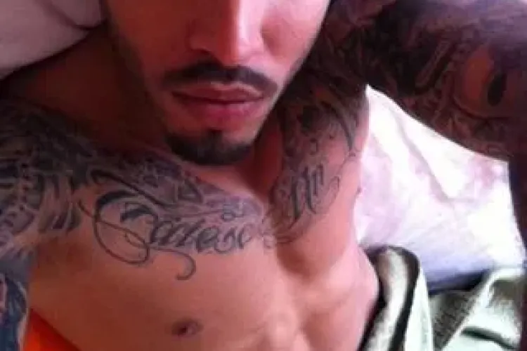 Alex Velea, gol în pat. Admiratoarele au fost încântate să vadă această fotografie 