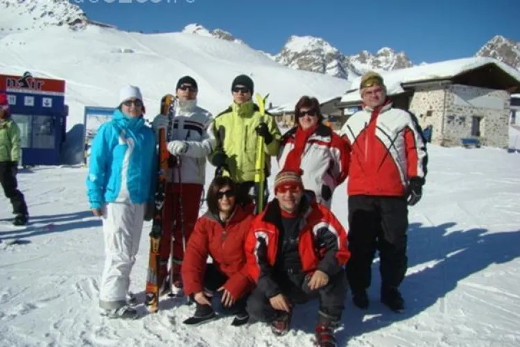 Judecătorul Gabriel Năsui e ANCHETAT! Magistratul s-a fotografiat, în jacuzzi, la St. Moritz, cu cel pe care îi judeca