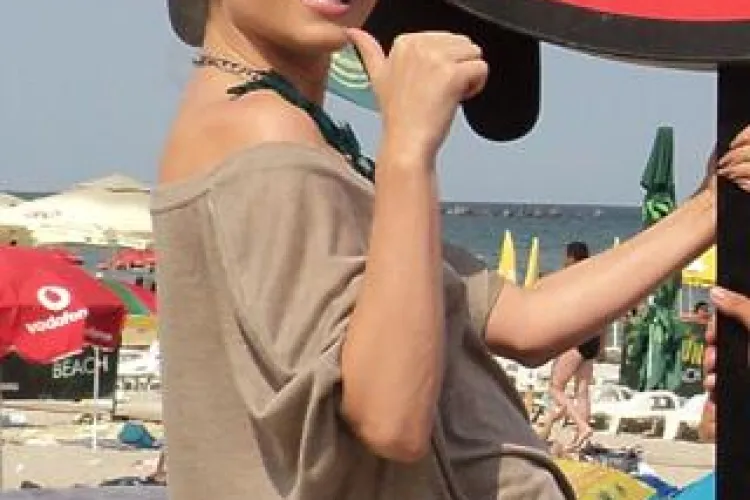 Elena Gheorghe pleacă în vacanţă în Turcia cu soţul ei