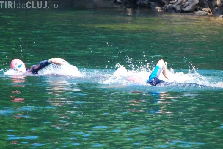 Peste 130 de persoane traversează înot Tarniţă azi pe 6500 m
