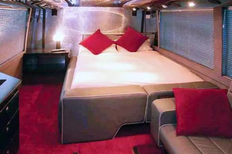 Cum arată patul din autocarul în care a dormit Lady Gaga