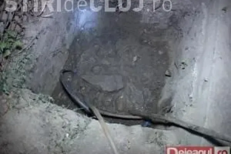  Un bătrân de 86 de ani a fost salvat azi noapte după ce a cazut într-un bazin. Strigătele de ajutor au fost auzite de vecini VIDEO