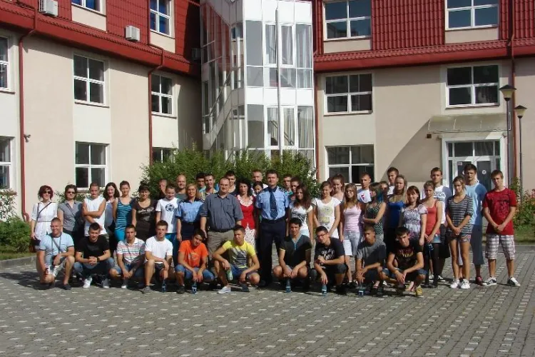  Liceenii, instruiți pentru a deveni buni polițiști FOTO