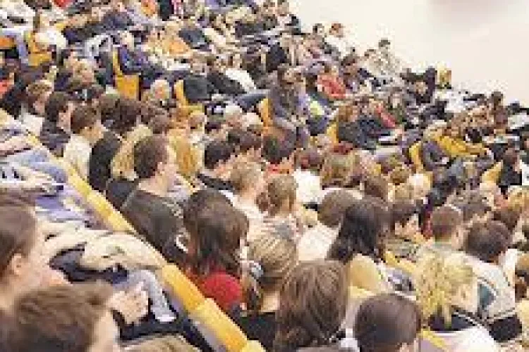 Finanţarea educaţiei, democraţia în mediul academic şi angajabilitatea sunt proprităţile studenţilor clujeni şi din România