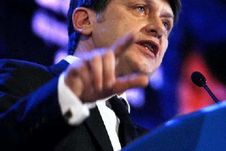 Antonescu a semnat decrete pentru eliberarea din funcţie a consilierilor numiţi de el la Cotroceni