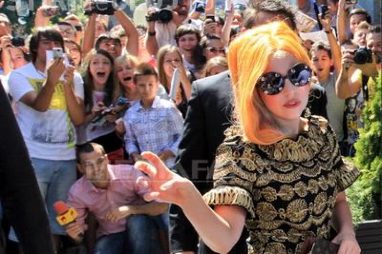 Fanii Lady Gaga îmbrăcați pentru a șoca VIDEO