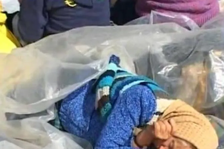 Peste 50.000 mii de creştini sunt prezenţi la Mănăstirea Nicula, la slujba de liturghie VIDEO