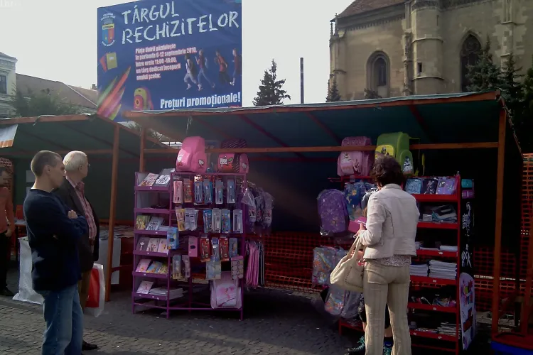 Targ de rechizite în Piața Unirii