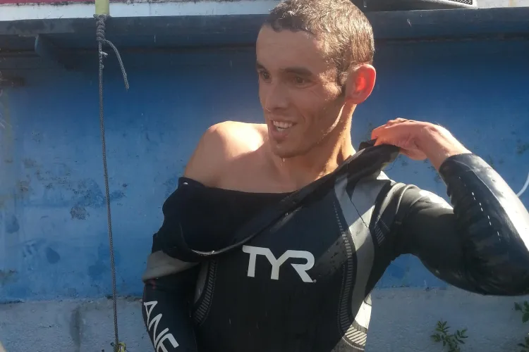 Copiii de 7 ani şi bătrânii de 66 au luat cu asalt lacul Tarniţa. S-au întrecut la concurs de înot FOTO