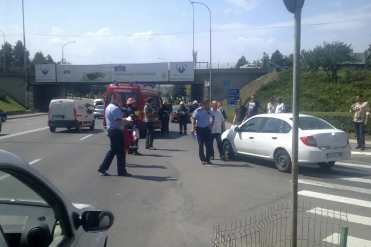 Accident pe Calea Florești! Tânără lovită pe o trecere de pietoni de un Renault FOTO