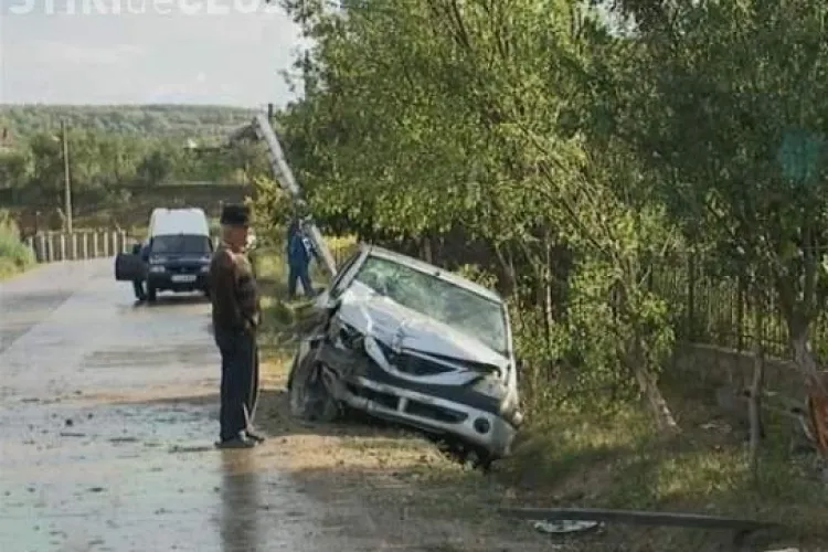 UPDATE Satul Sânmărgita a rămas, luni seară, fără curent din cauza unui accident rutier. Şoferul era BEAT! VIDEO