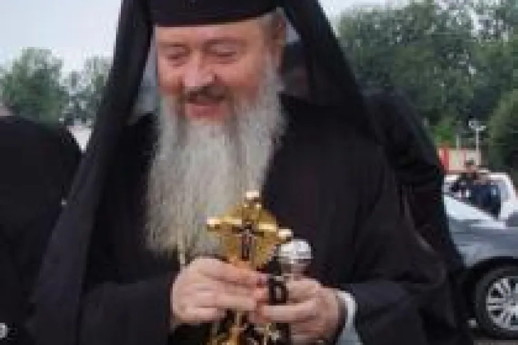 Mitropolitul Clujului IPS Andrei Andreicuţ: Trebuie să ne trăim viaţa în linişte, în spovedanie, post şi fapte bune