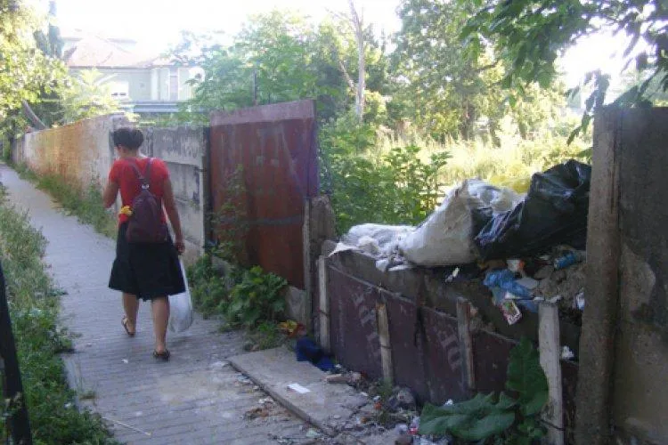 Mirosul înţepător provenit din ghena de gunoi de pe Mehedinţi îi revoltă pe clujeni UPDATE 