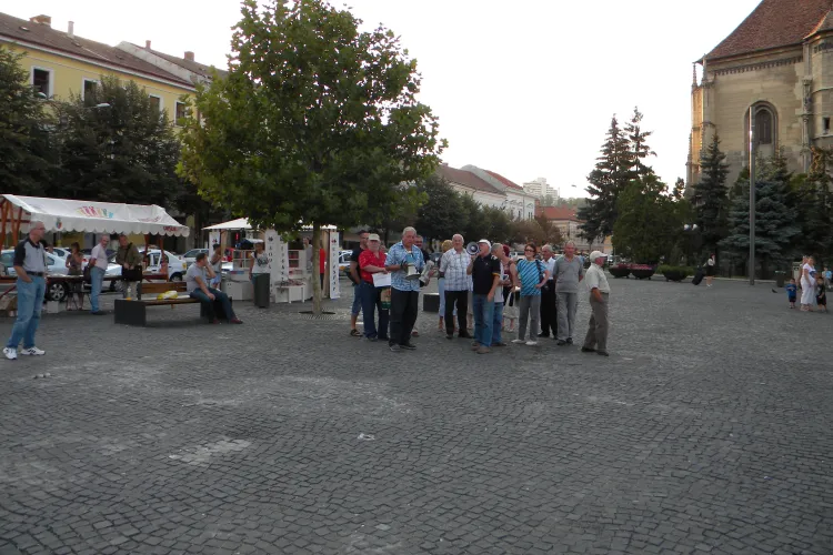 Trecătorii către protestatarii din Piața Unirii: Plecați acasă, COMUNIȘTILOR! VIDEO