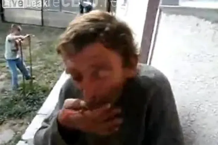 Înghite broaște vii pentru un pahar de țuică! Filmul din România care ȘOCHEAZĂ lumea VIDEO