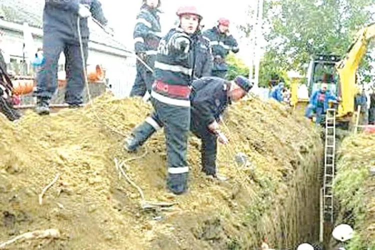 Un bărbat din Berindu a murit după ce a fost prins sub un mal de pământ - UPDATE