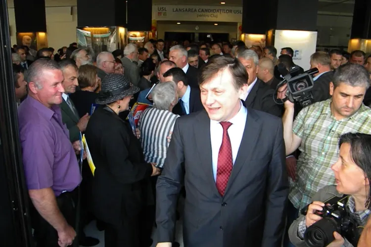 Antonescu a răspuns iritat la întrebarea privind absenţa lui din Parlament: ”Şi ce s-a întâmplat la Senat?”