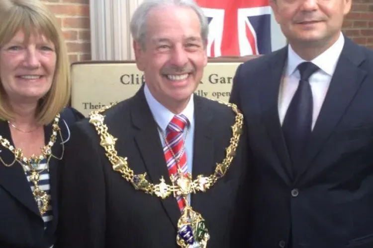 Emil Boc s-a întâlnit în Anglia cu membrii familiei regale britanice