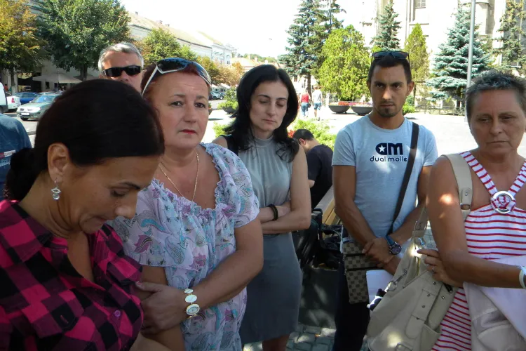 Mai mulţi clujeni, ţepuiţi şi SECHESTRAŢI de italieni: "ne-au ameninţat că ne aruncă în apă". Ascultă MĂRTURIILE clujenilor! VIDEO